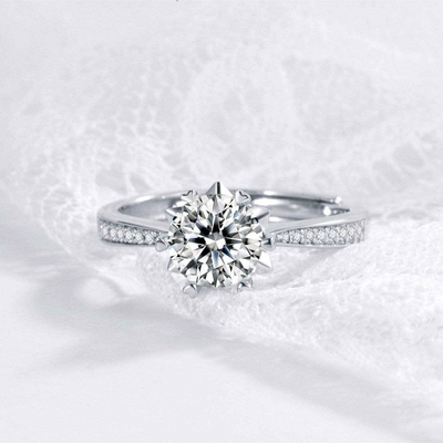 Good price Custom Solitaire Moissanite Jewelry 1ct Engagement Rings Emerald Cutting online