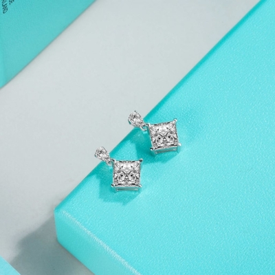 Good price Colorless Princess Cut 1ct Moissanite Jewelry Stud Earrings VVS1 online